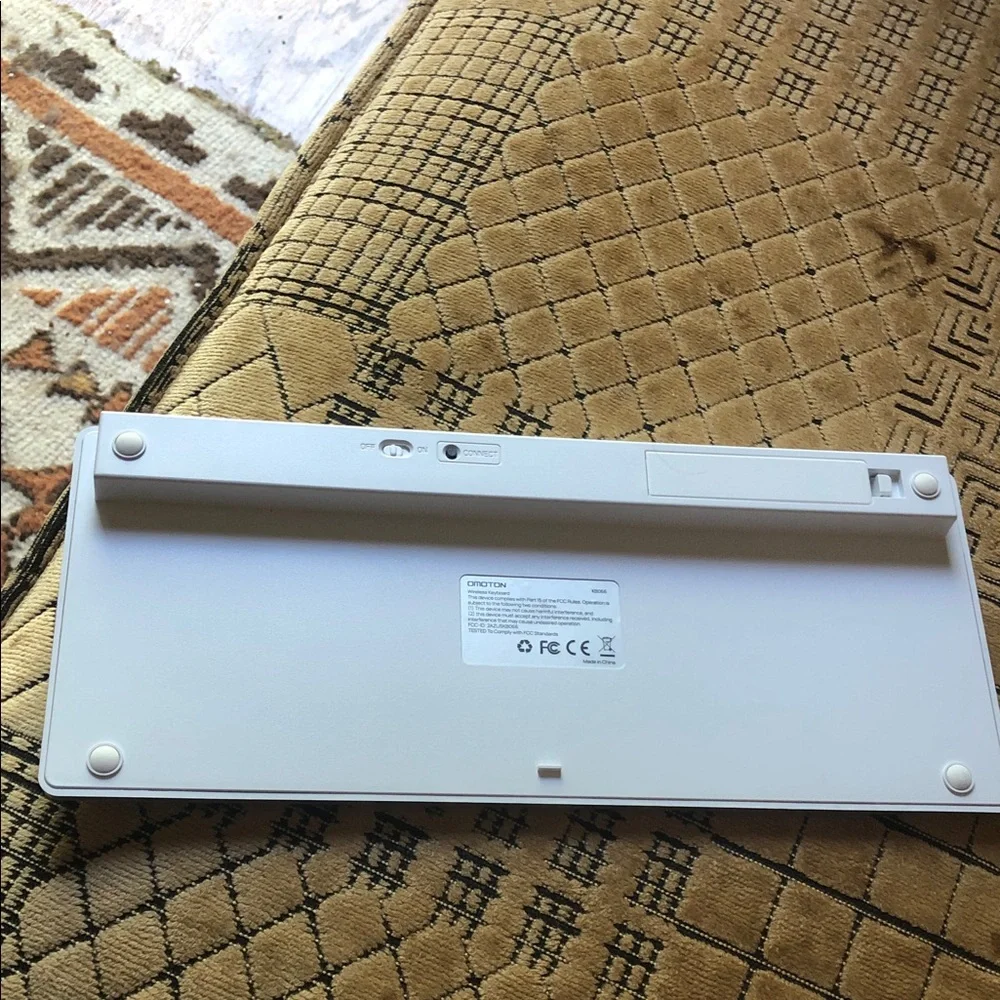 Compact White Wireless Keyboard - Low Profile